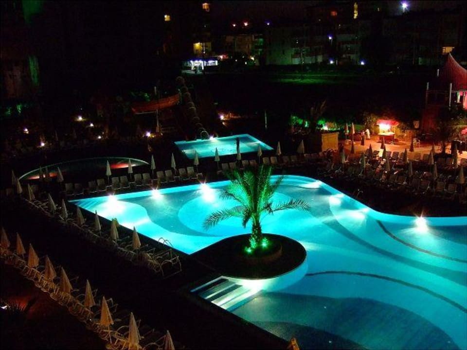 Pool bei Nacht 1 My Home Resort