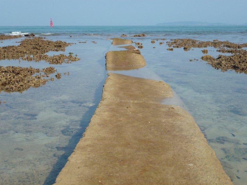Bei Ebbe - der Steg (Sonst nicht sichtbar) Cape Panwa Hotel