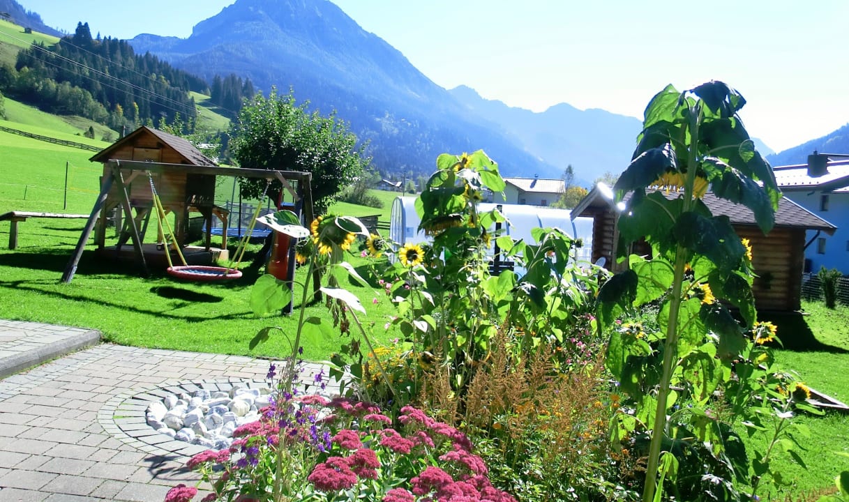 Spielplatz mit Ennskrax im Hintergrund Bauernhof Paußhof