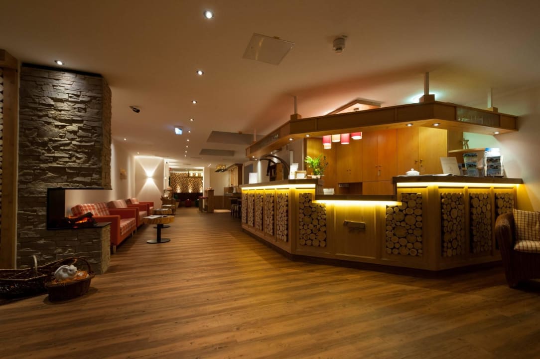 Rezeption Hotel Kühbergalp