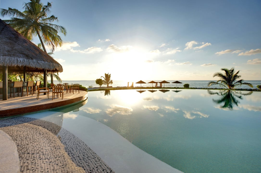 Pool vor der Veli Bar LUX South Ari Atoll