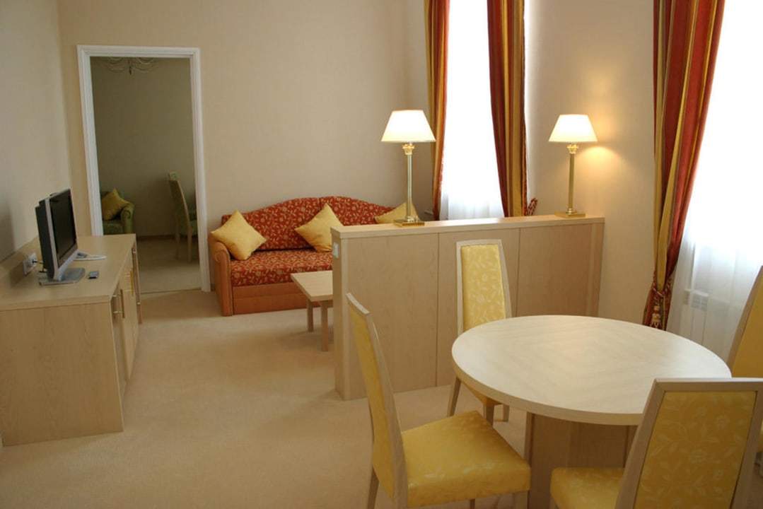 Suite room Hotel Oktiabrskaya