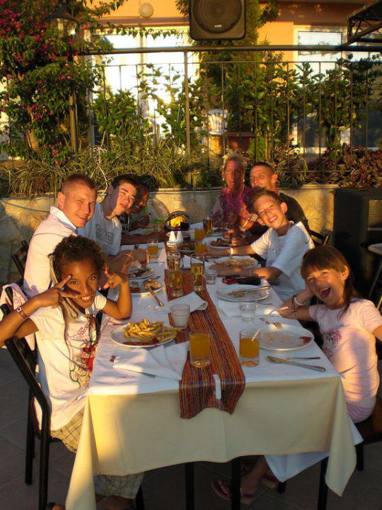 Hier werden alle satt Hotel Club Paradiso
