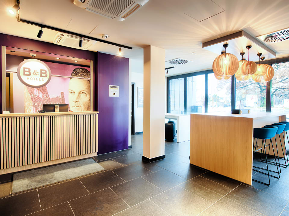 Lobby B&B Hotel Augsburg-West