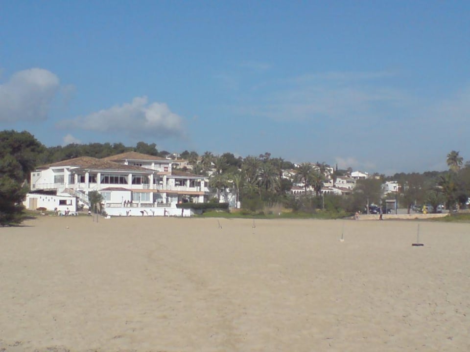 das hotel vom strand aus Flipflop Cala Romantica