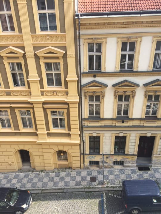 Widok z pokoju Hotel Three Crowns Prag