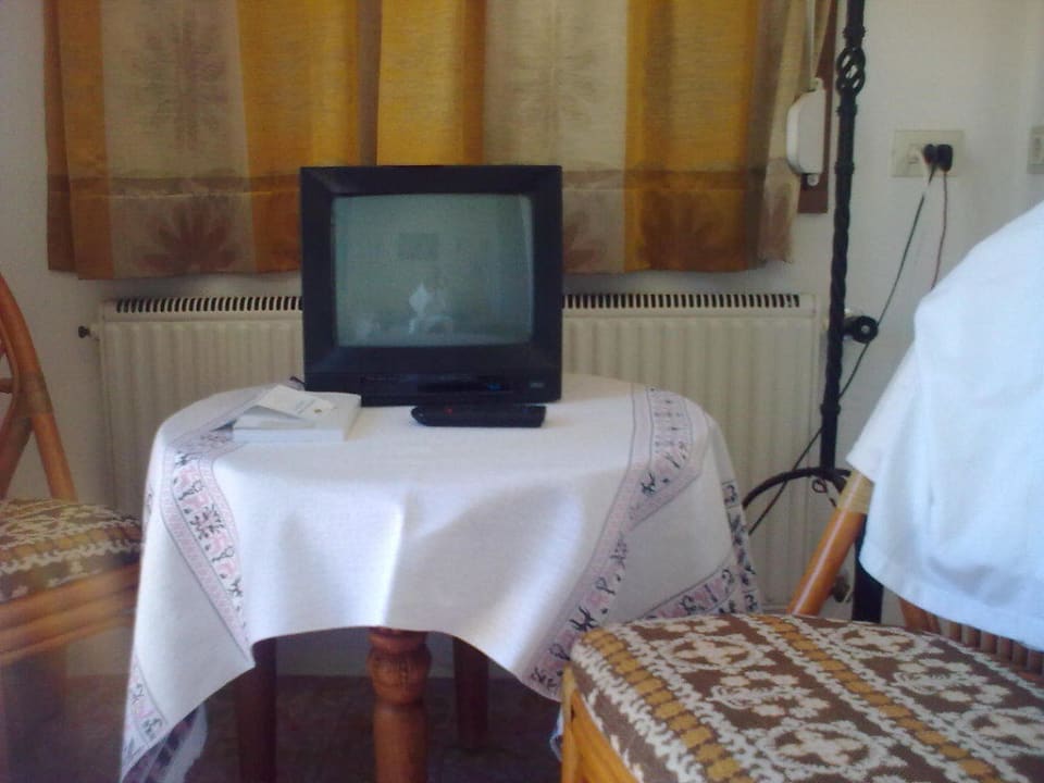 Fernsehecke mit Nostalgie-Fernseher Mirabell Alpine Garden Resort & Spa