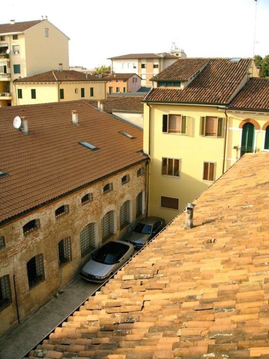 Innenhof (Parkplatz) Hotel Cristina