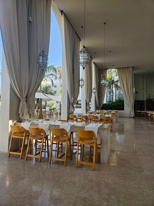 Gastro Serry Beach Resort