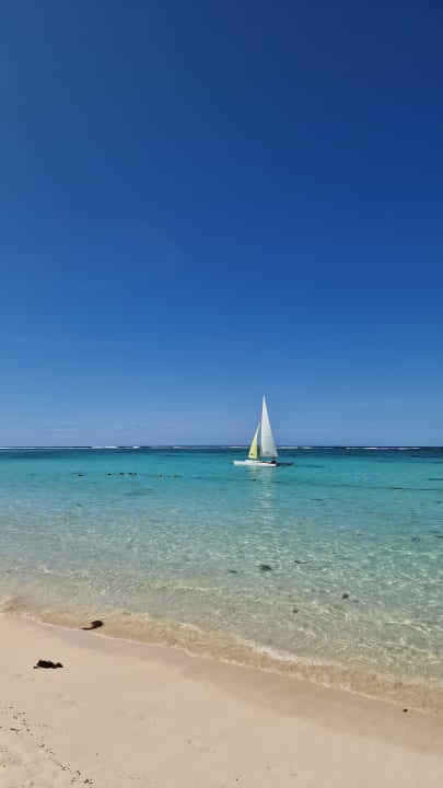 Strand Crystals Beach Resort Belle Mare, a member of Radisson Individuals