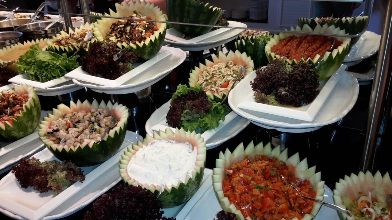 Salate Well Palace Side