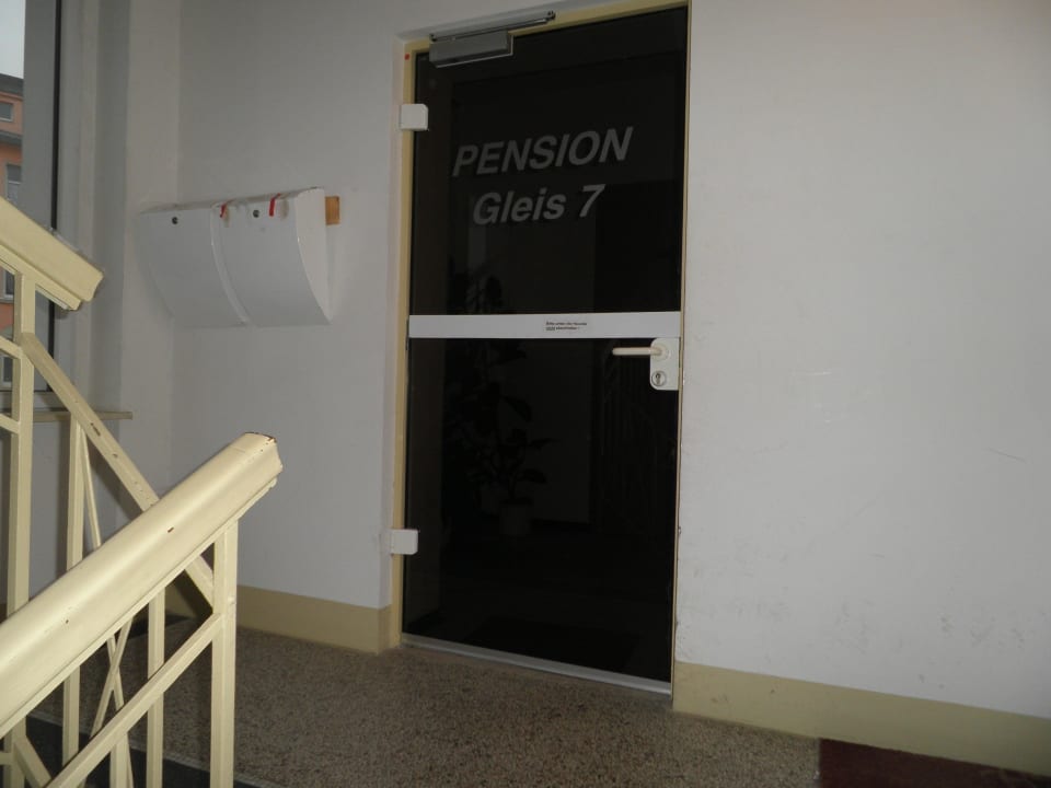 Eingang Pension Gleis 7