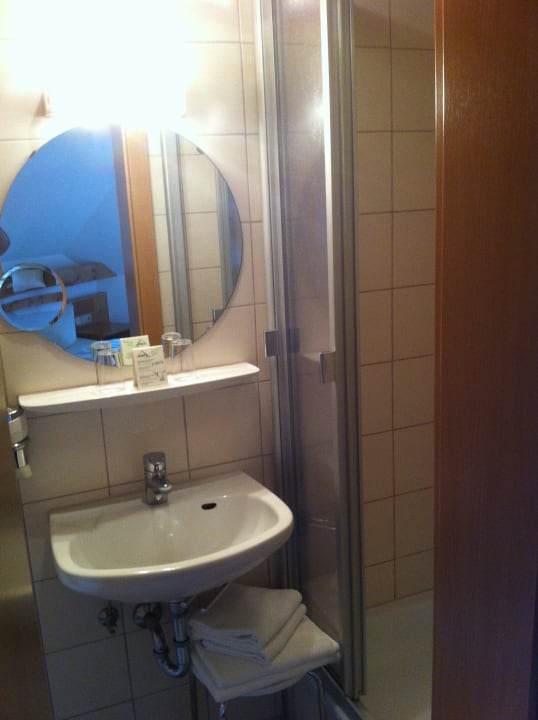 Bad Zimmer 202 AKZENT Hotel Schranne