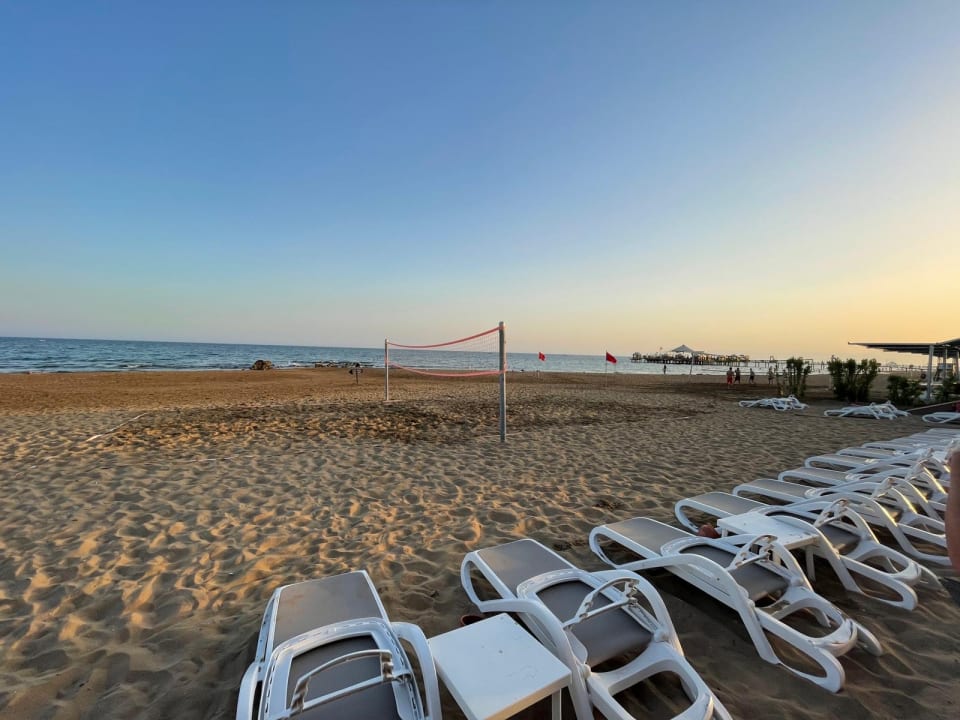 Strand Mary Hotel Side