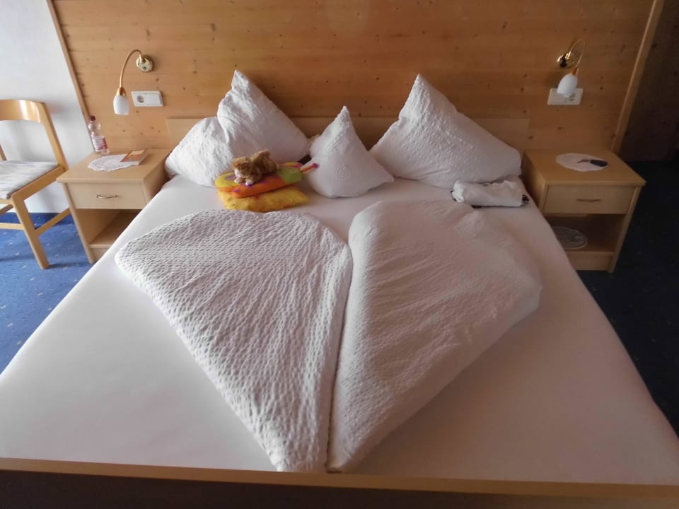 Frisch gemachte Betten :-) Hotel Das Lisann