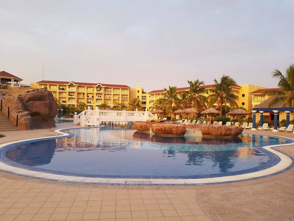 Pool bei Sonnenaufgang Iberostar Origin Laguna Azul