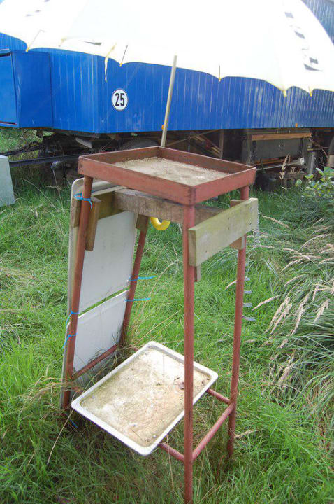 Kunst auf dem Gelände Bauwagen Apfel