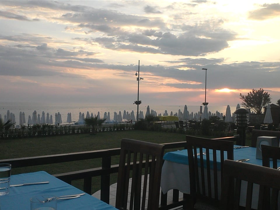 Abendessen am Meer Hotel Sirma