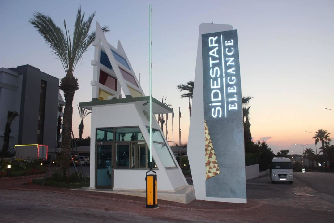 Eingang zum Side Star Elegance Side Star Elegance