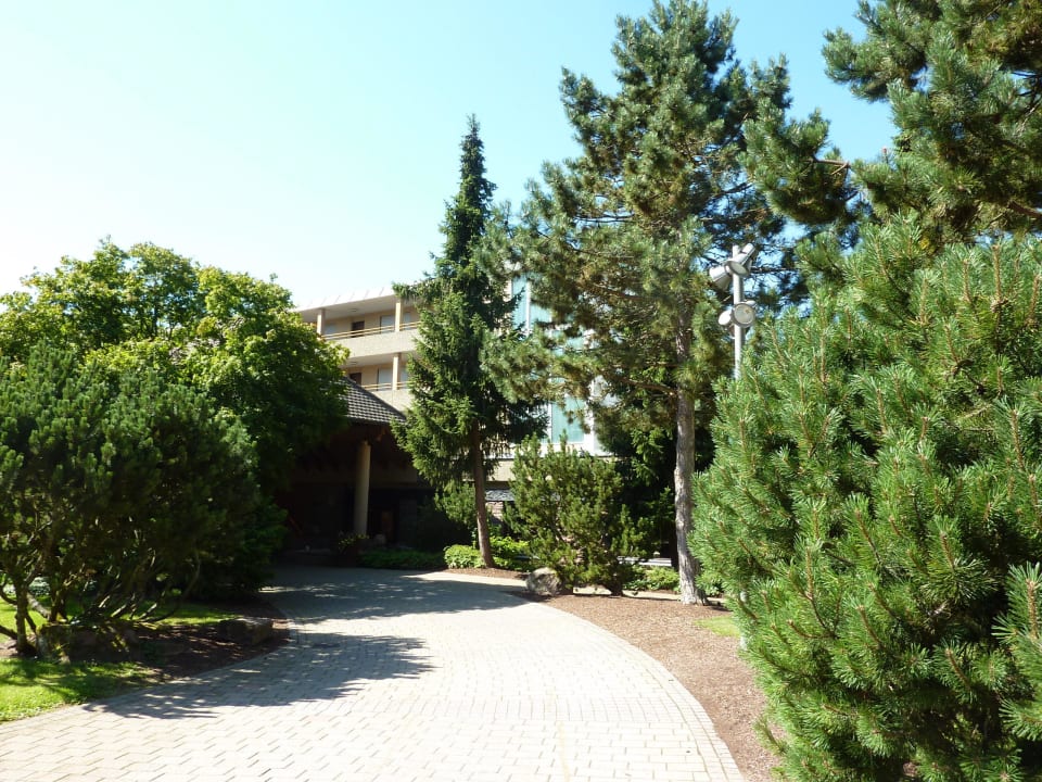 Hotelzufahrt DEKRA Congresshotel Wart