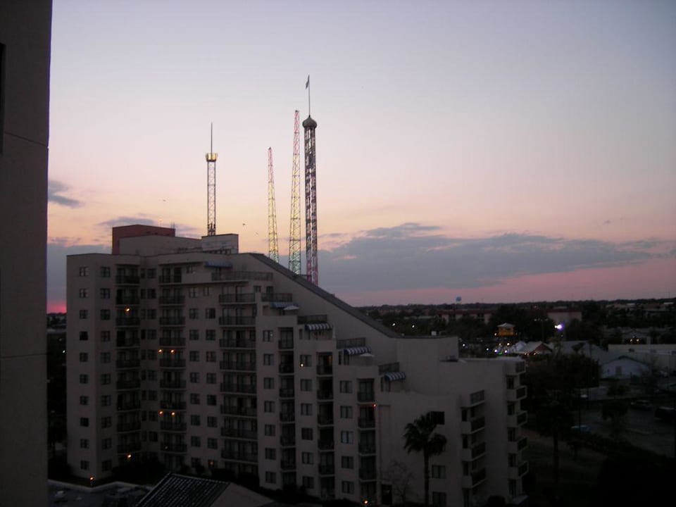 Aussicht auf Vergnügungspark Hotel Enclave Suites