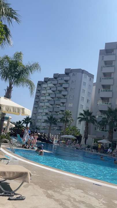 Pool Wyndham Garden Lara