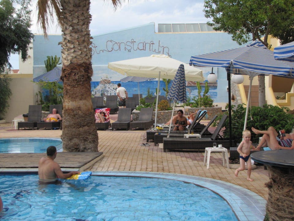 Бассейн St Constantin Hotel