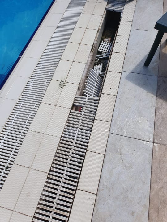 Pool Well Palace Side