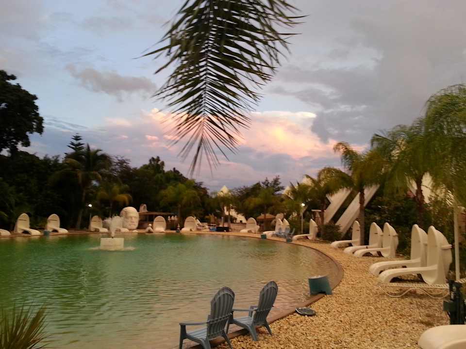 Pool im Abendlicht Pyramids in Florida