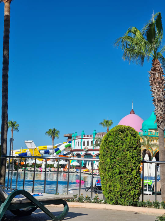 Pool Kamelya Aishen Club