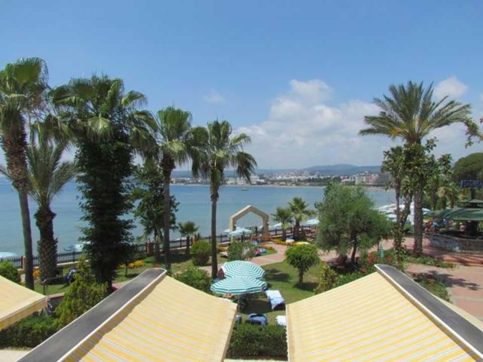 Widok z restauracji budynku Lonicera Resort & Spa Hotel