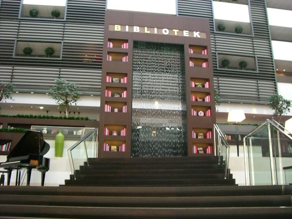 Blick auf die Bar, Bibliothek Sofitel Budapest Chain Bridge