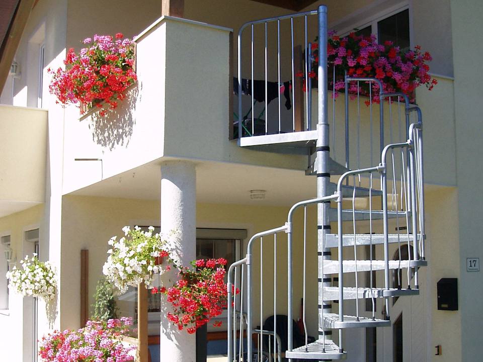 Aufgang zur Ferienwohnung über die Wendeltreppe Feirenwohnung / Appartement Frischmann Klaudia in Umhausen / Ötztal