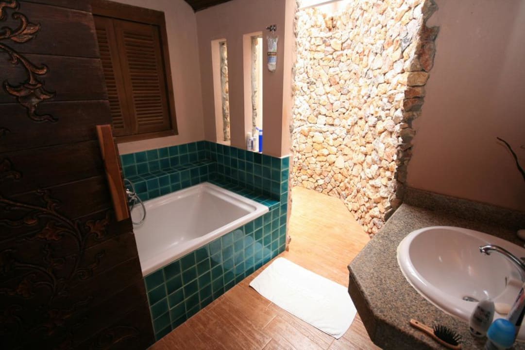 Bad Beachfront Bungalow 8924 The Fair House Beach Resort