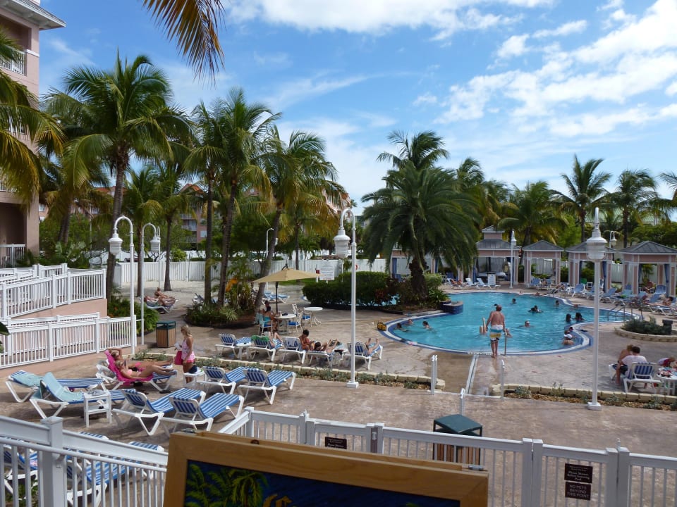 Pool mit Liegen Hotel Doubletree Grand Key Resort