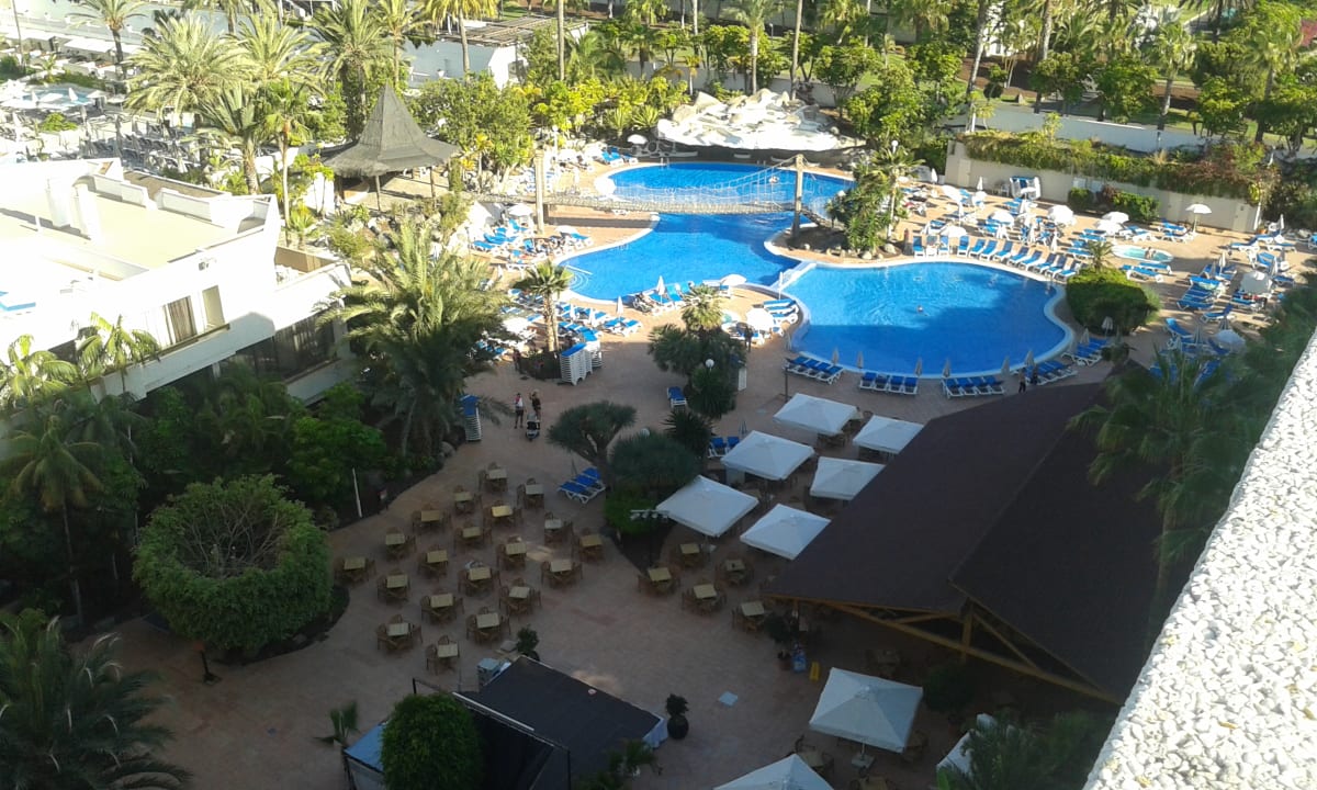 Ebenfall vom Zimmer der Dachterasse. Ausblick auf die Poolan Hotel Best Tenerife