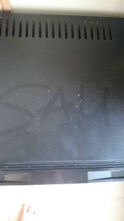 Die eingestaubte Minibar Kn Arenas del Mar Hotel