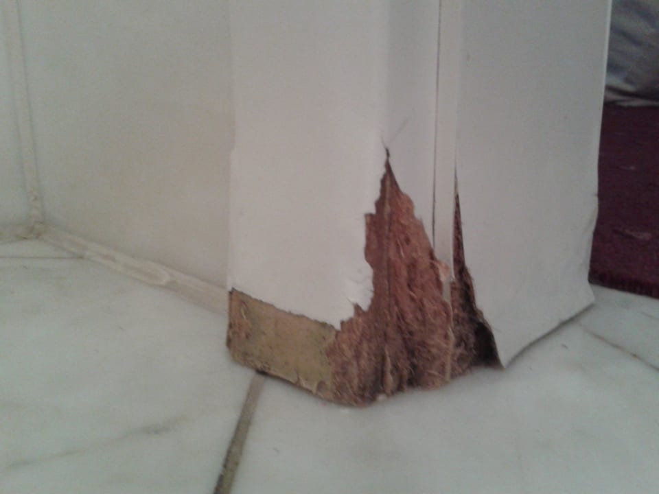 Badetür aufgequollen Victor's Residenz-Hotel Saarbrücken