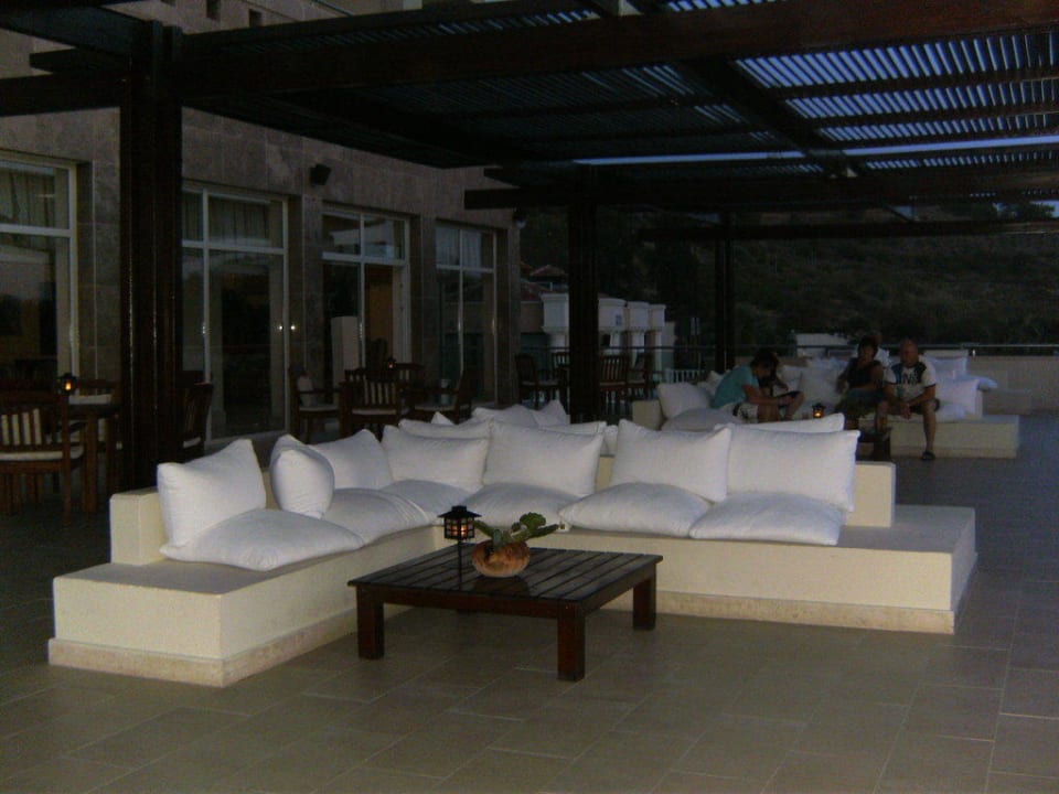 Relaxecken auf der Terrasse Sealife Buket Resort & Beach
