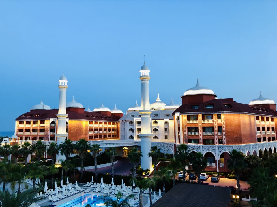 Außenansicht Royal Taj Mahal Hotel