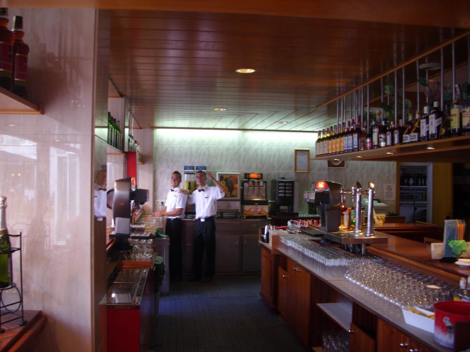  Zwei von den freundlichen Barkeepern Millor Sol