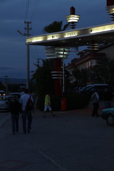 Einfahrt zum Hotel Hotel Orfeus Park