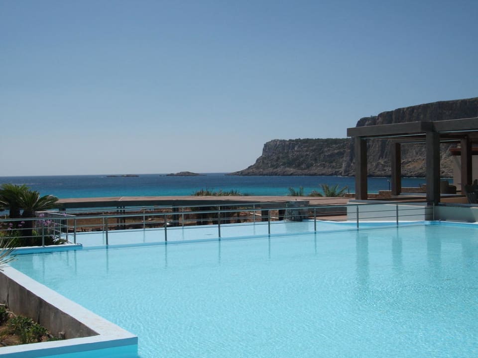 Flacher Pool oberhalb vom Wasserfall und Hauptpool Aquagrand Artistic Luxury Beach Resort - Adults only