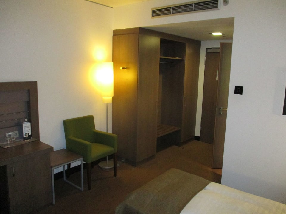 Zimmer IntercityHotel Berlin Hauptbahnhof