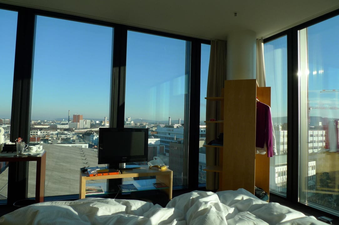 Zimmer + Aussicht HYPERION Hotel Basel
