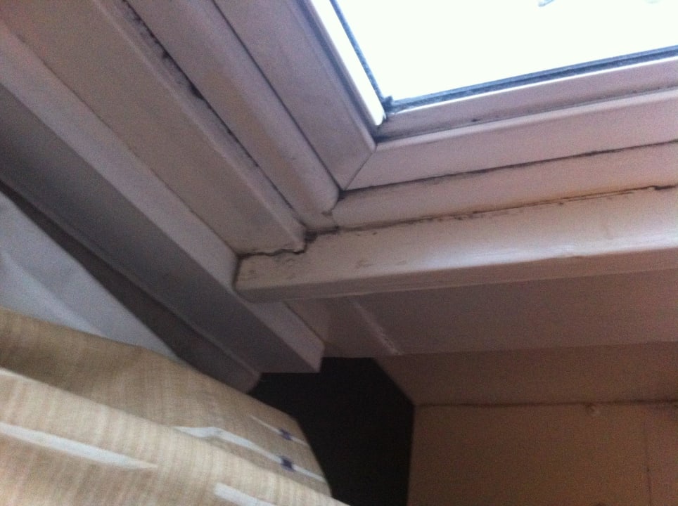 Huisserie poussiéreuse  Mercure Glasgow City Hotel