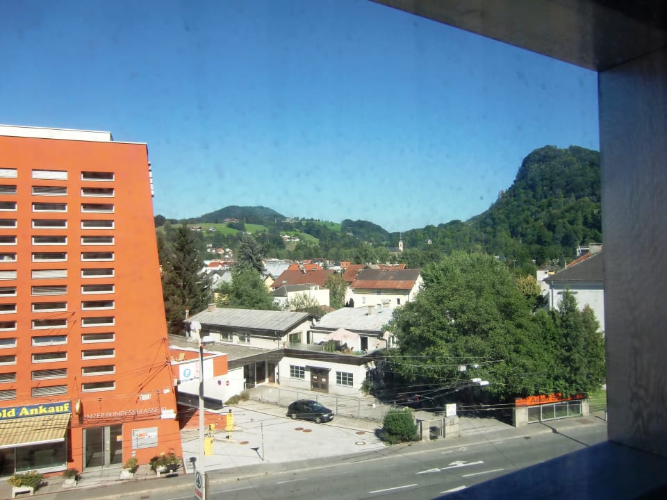 Zimmer 2.OG- Durch das Fenster Best Western Plus Amedia Art Salzburg