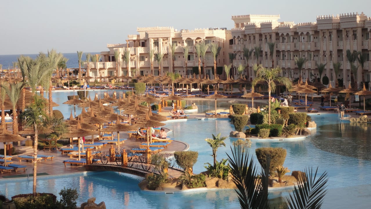 Внутренний двор - бассейны. Pickalbatros Palace Resort