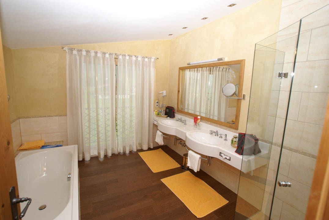 Badezimmer in der Panoramaluxussuite Das Karwendel - Ihr Wellness Zuhause am Achensee