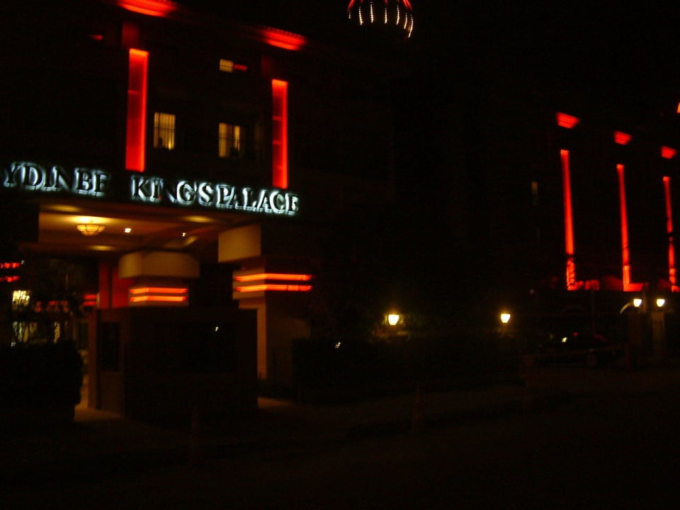 Hotel bei Nacht Aydinbey Kings Palace & Spa
